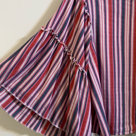 Romeo & Juliet Couture striped bell sleeve top Size Large - Picture 3 of 8